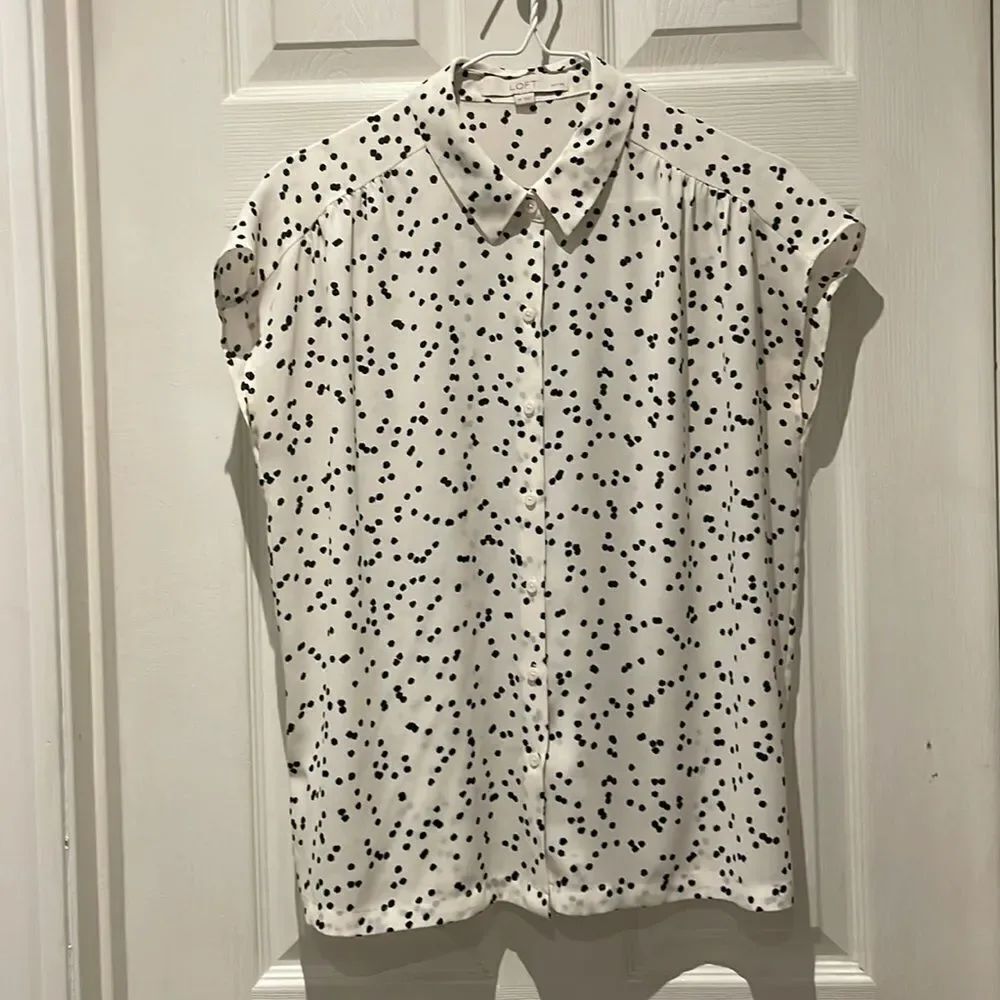Ann Taylor LOFT NWOT Dalmatian print button down top SZ SP. small petites.